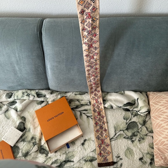 Louis Vuitton Silk ABC Scarf - Picture 4 of 5